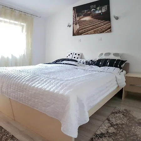 Cozy Corner Apartment *